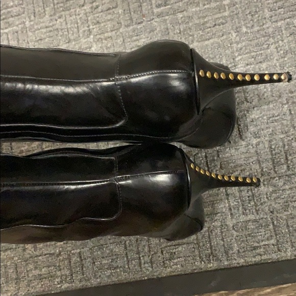 Burberry (Authentic) black leather boot with studs - Picture 7 of 12